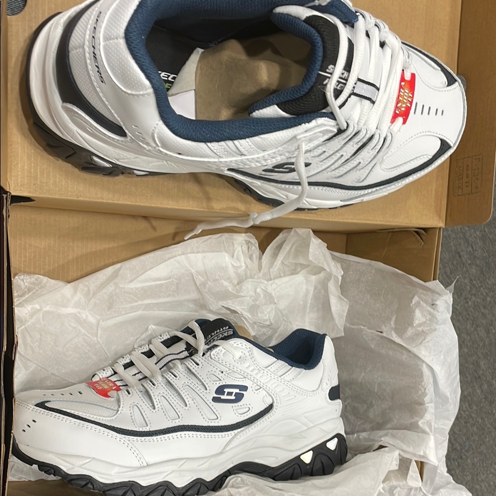 Skechers White and Black Sneakers Classic Design - Picture 2 of 4